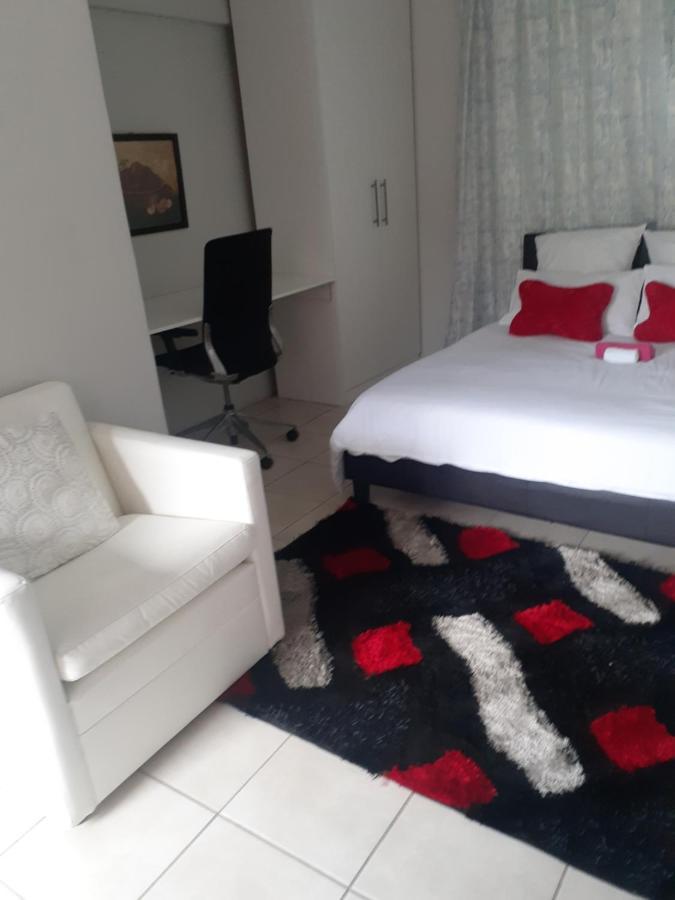 Ruros Guest House Kempton Park Extérieur photo