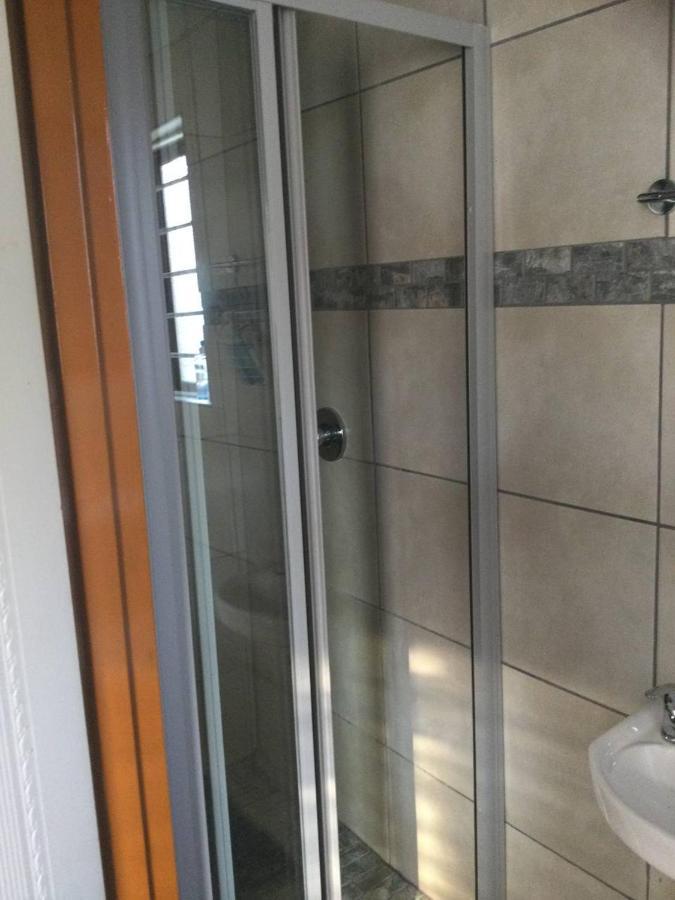 Ruros Guest House Kempton Park Extérieur photo