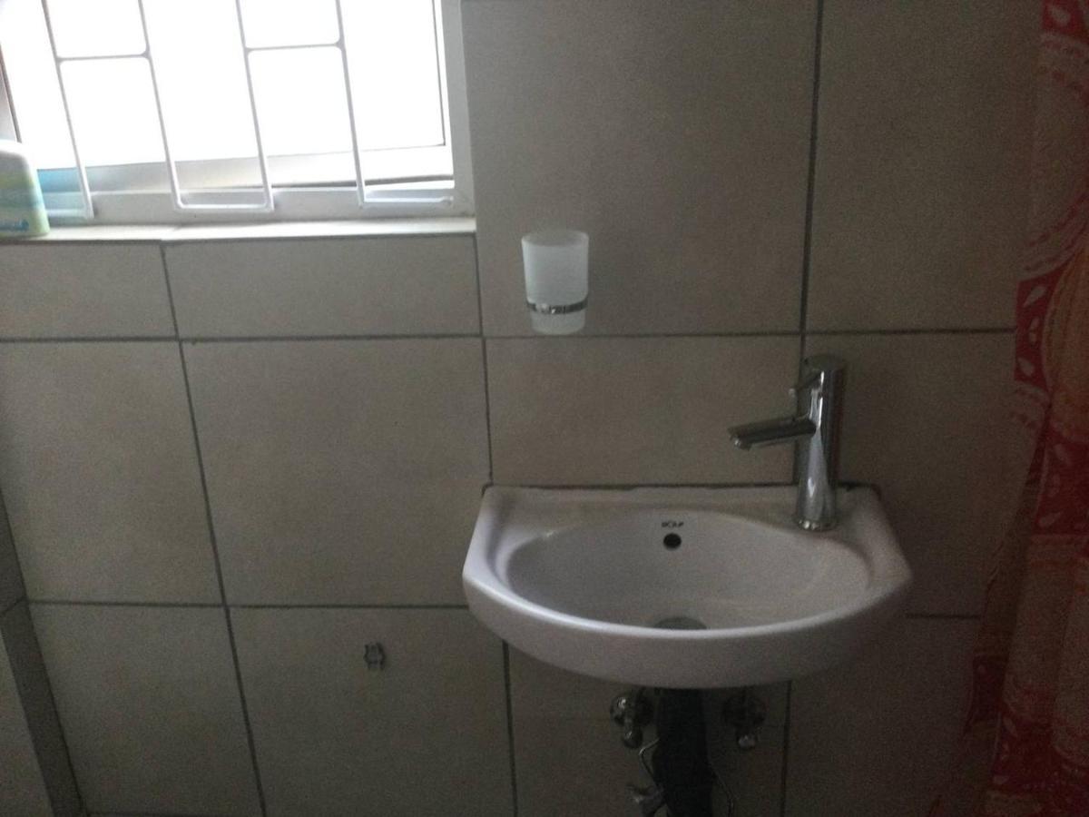 Ruros Guest House Kempton Park Extérieur photo